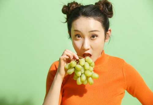 孕期吃葡萄寶寶眼睛會大嗎？吃葡萄有什么作用呢？